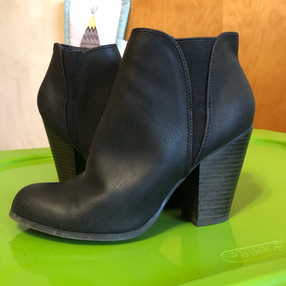 Fergalicious Punch Booties